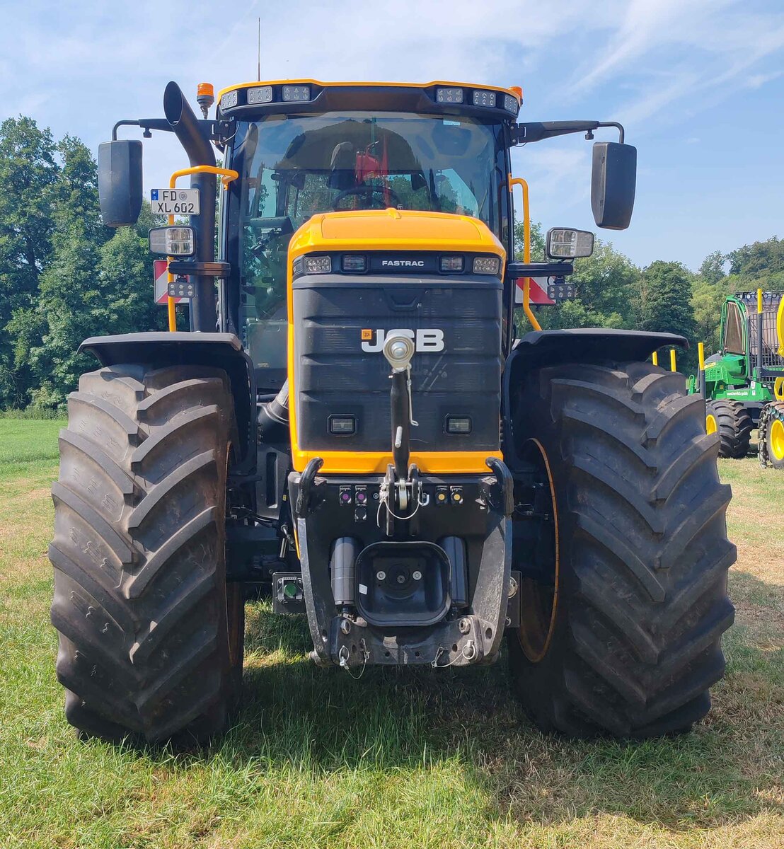 =JCB Fastrac 6300, ausgestellt zum Firmengeburtstag:  66 Jahre Lohnunternehmen HERRLICH  aus Langenbieber, 06-2026