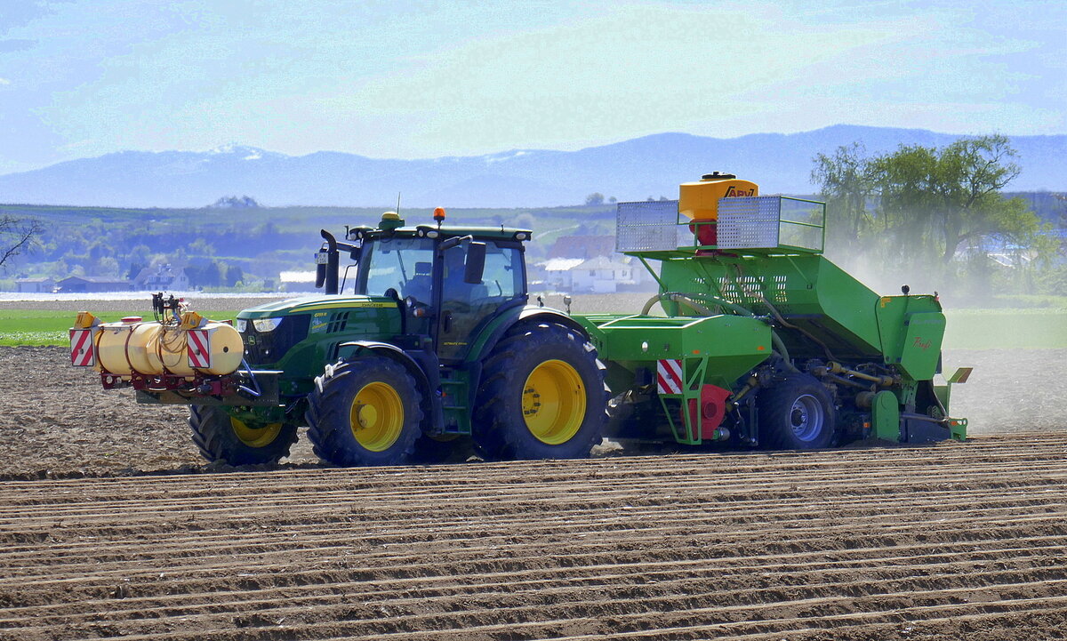 JD 6155R mit Kartoffelpflanzmaschine ALL IN ONE PROFI bei der Arbeit, April 2026