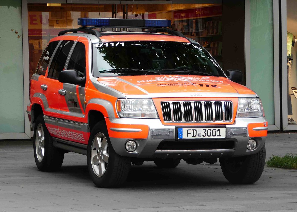 =Jeep Cherokee vom Einsatzführungsdienst der Feuerwehr Fulda, gesehen im Juli 2017 in Fulda