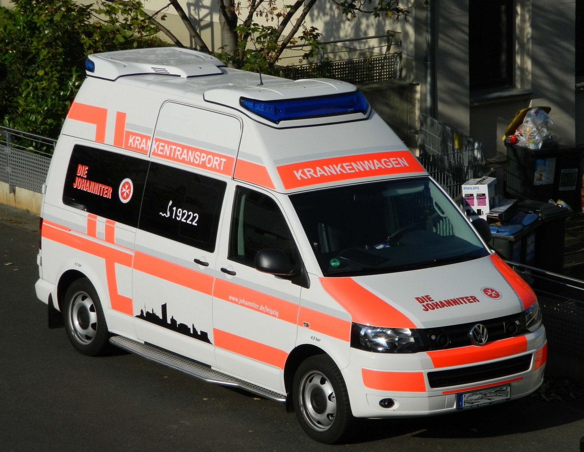 Johanniter Unfallhilfe: KTW auf Basis VW T5 am 06.10.2014 in Leipzig.