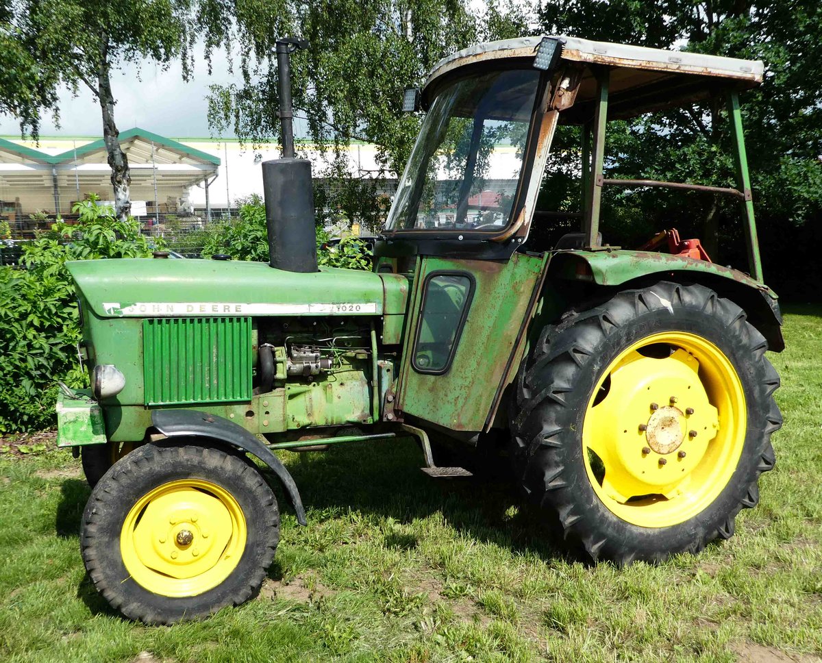 =John Deere 1020, ausgestellt bei der Traktorenausstellung  Ahle Bulldogge us Angeschbach oh Lannehuse  in Angersbach im Juni 2018	