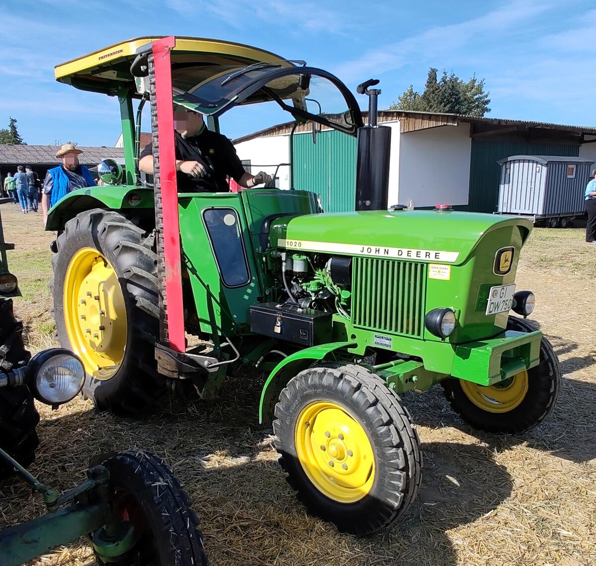 =John Deere 1020, präsentiert bei der Oldtimerausstellung der OLDTIMERFREUNDE OHMTAL in Dannenrod, 09-2025