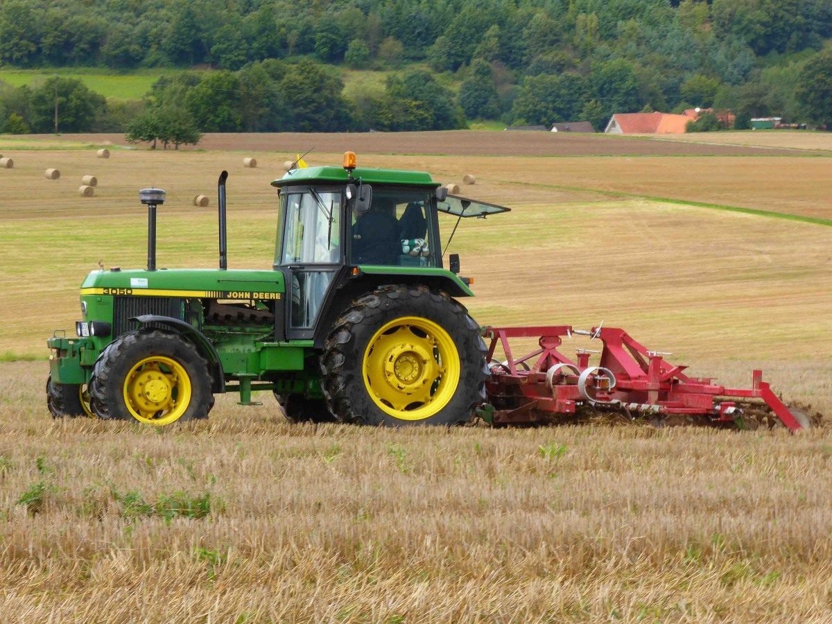 John Deere 3050 unterwegs auf dem Vorführacker beim Lanz & John Deere - Treffen in Kirchheim am See im August 2014
