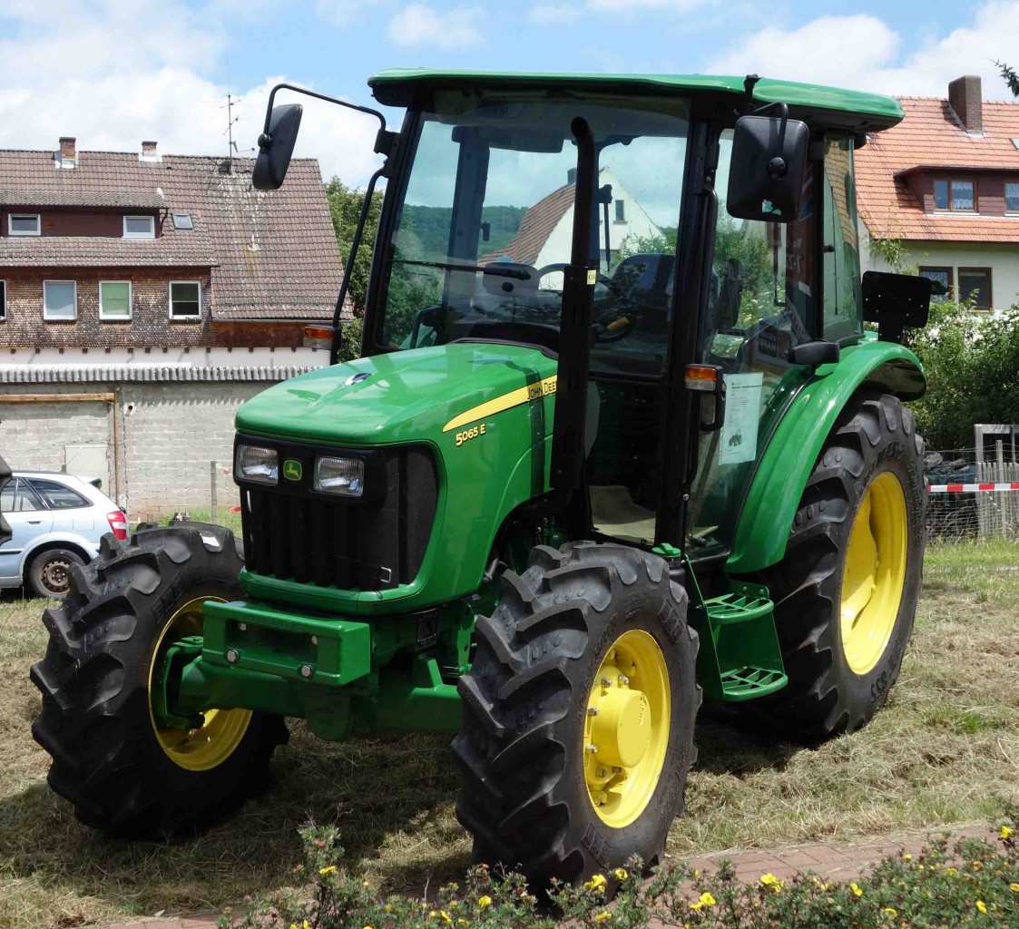 John Deere 5065 E, gesehen bei der Oldtimerveranstaltung in Hilders im Juni 2015
