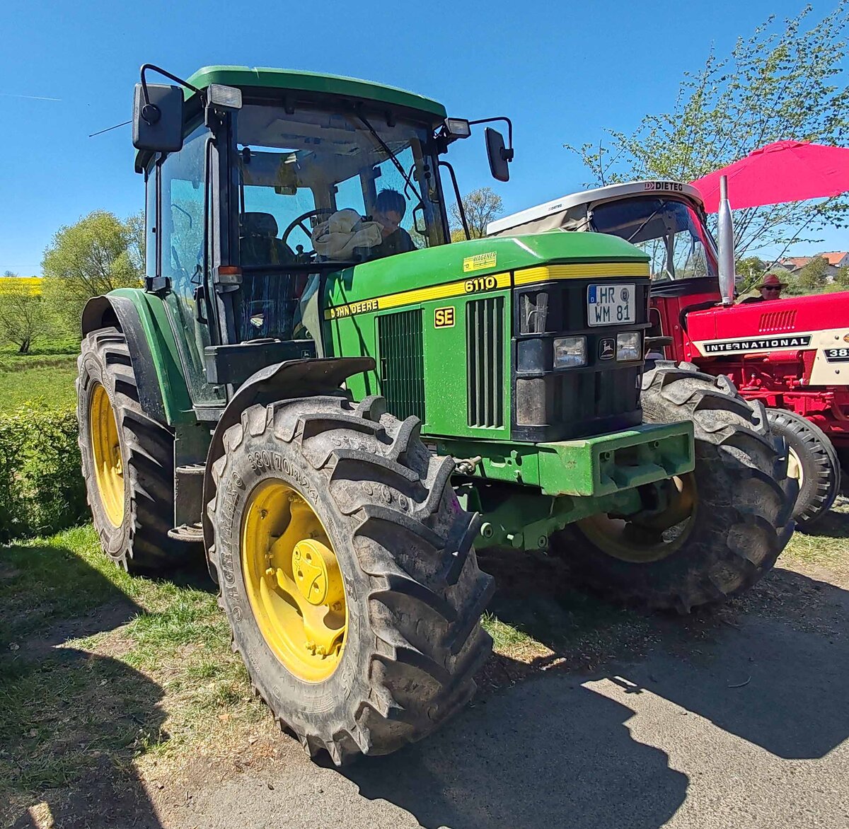 =John Deere 6110 ausgestellt bei der Oldtimerschau in Wasenberg, 05-2025