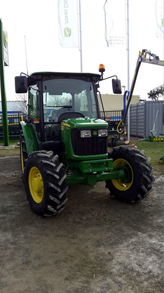 John Deere Traktor 5E 3zyl. Series 5055E zusehn auf der Kotschenreuther Hausmesse in Zeulenroda-Triebes am 08.03.16
