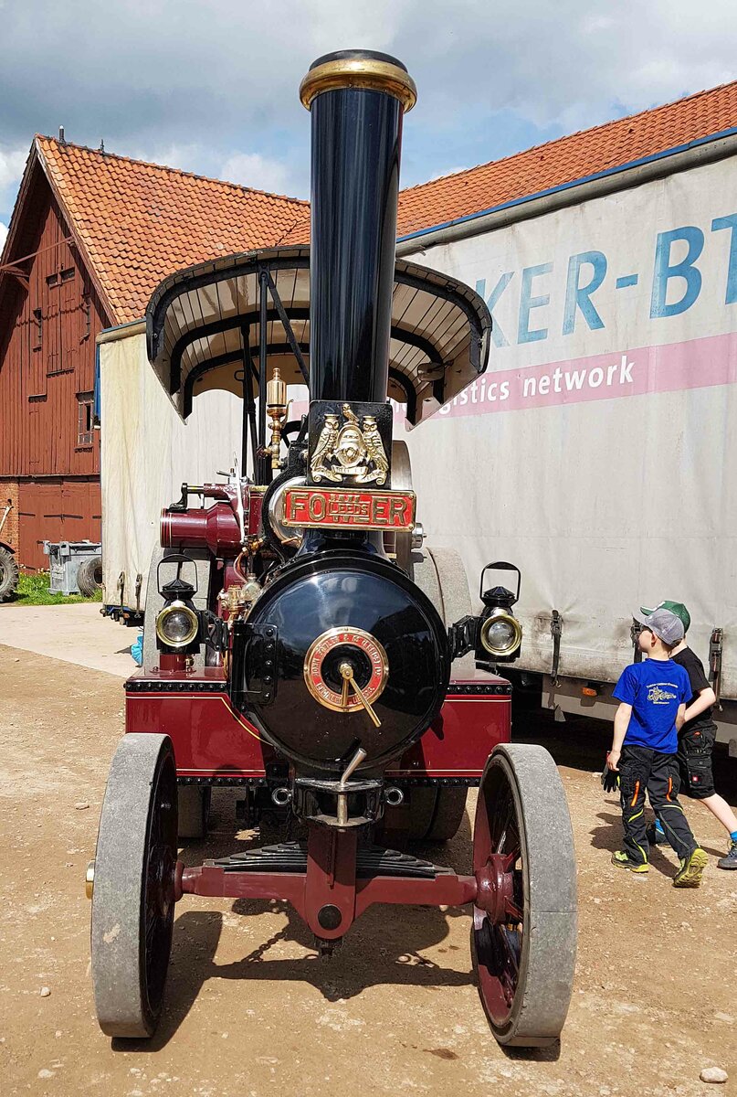 =John Fowler Dampftraktor steht bei der Oldtimerausstellung der Traktorfreunde Wiershausen am Klostergut Hilwartshausen, 05-2023