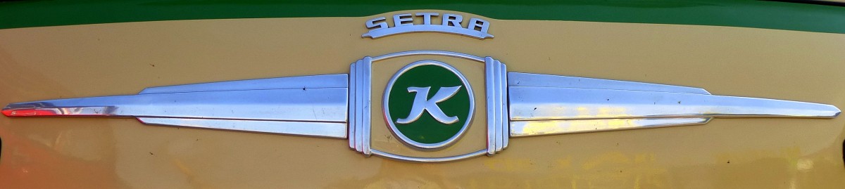 Kssbohrer Setra, Emblem an der Front eines Oldtimer-Reisebusse der Firma aus Ulm, Juli 2014