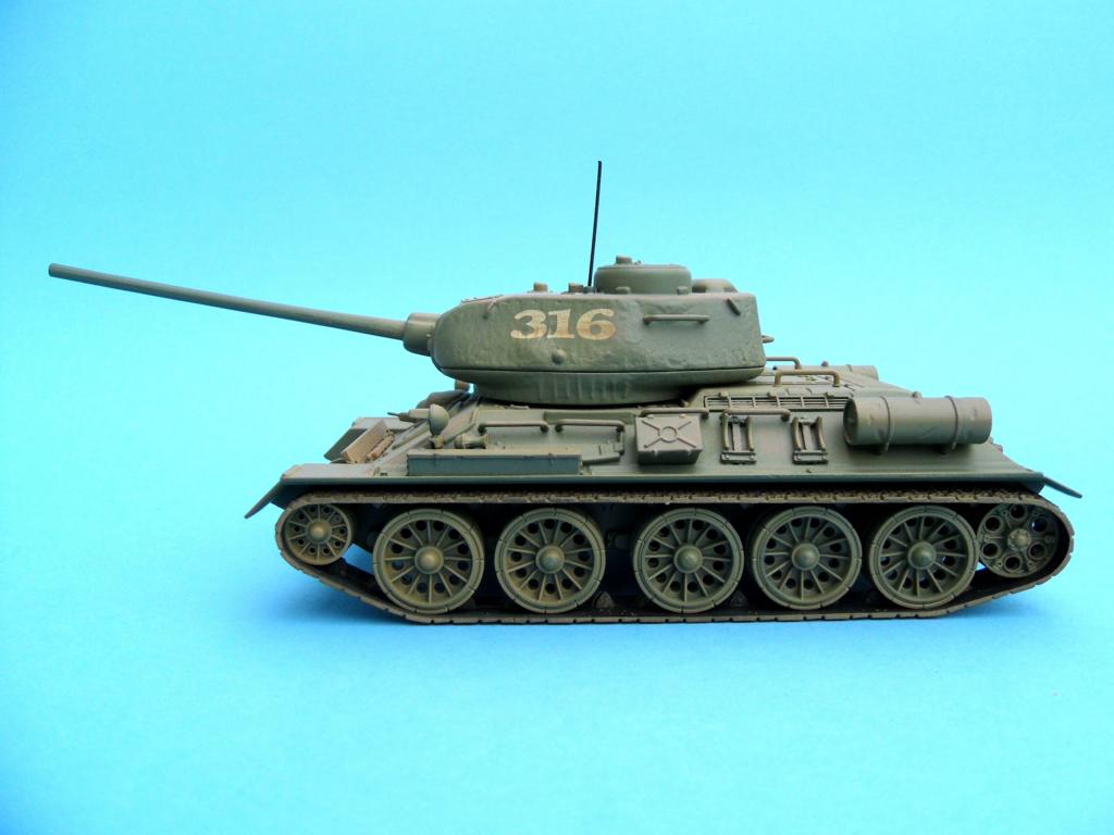 Kampfpanzer T-34/85 von Corgi in 1:50
