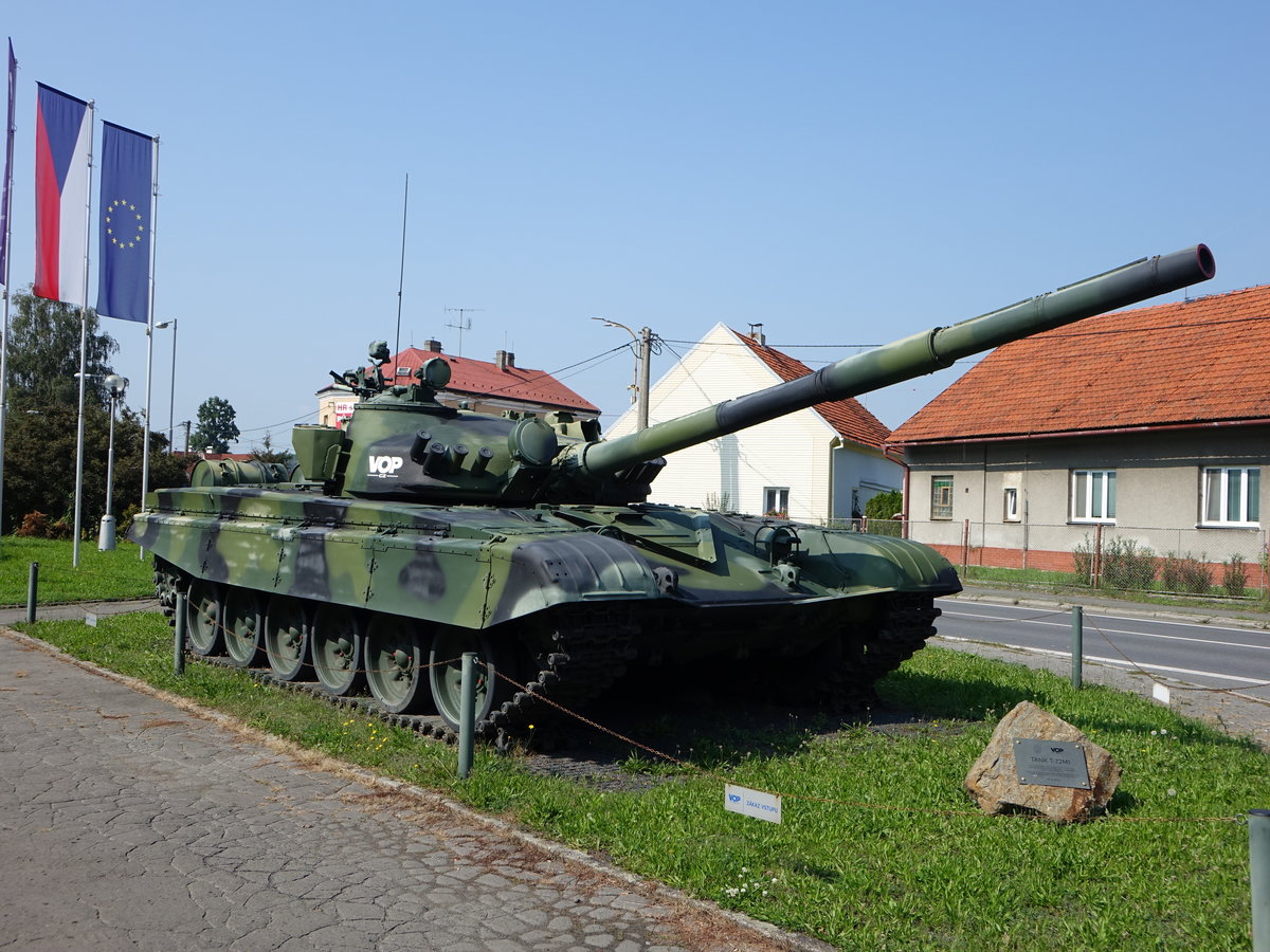 Kampfpanzer T72 M1, verbesserter T-72A/T-72M ab 1982. Modifizierter Turm mit Schottpanzerung, zusätzliche 16-mm-Panzerplatte auf dem Wannenbug (31.08.2019)