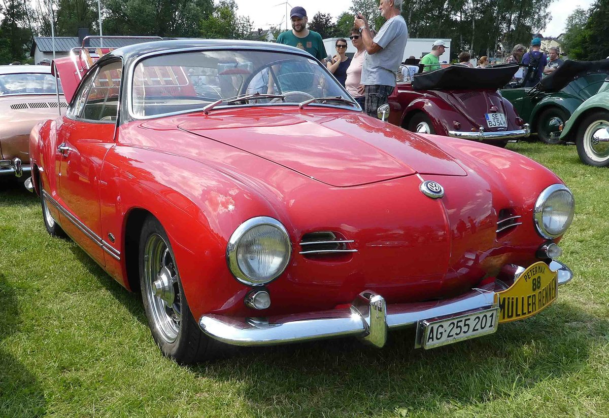 =Karmann Ghia steht auf dem Ausstellungsgelände in Bad Camberg anl. LOTTERMANN-Bullitreffen im Juni 2019