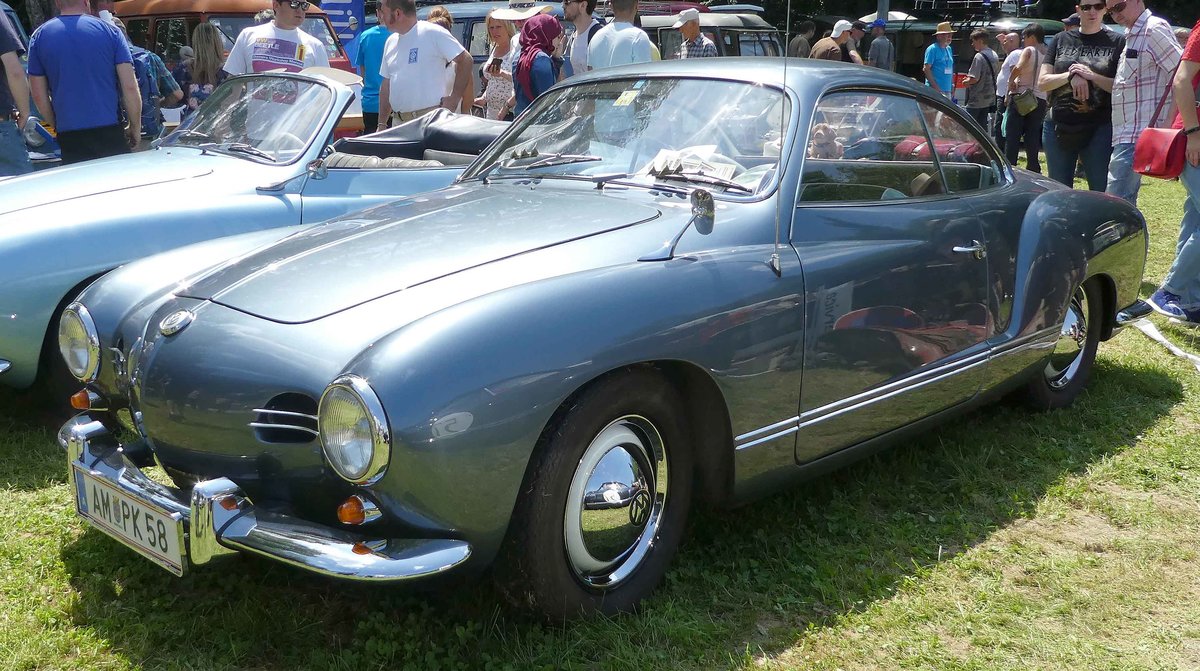 =Karmann Ghia steht auf dem Ausstellungsgelände in Bad Camberg anl. LOTTERMANN-Bullitreffen im Juni 2019