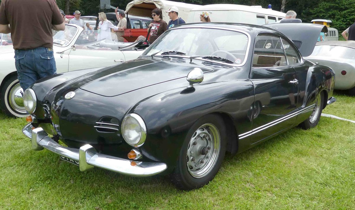 =Karmann Ghia, steht auf dem Ausstellungsgelände in Bad Camberg anl. LOTTERMANN-Bullitreffen im Juni 2019