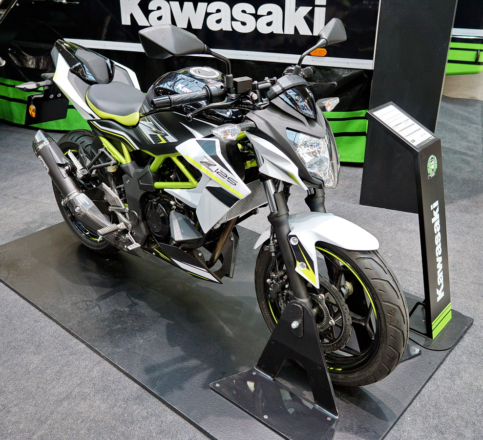 Kawasaki Z 125. Flüssigkeitsgekühlter-Einzylinder mit 125ccm und 15PS (11kW) bei 10000U/min.  Foto: BMT (Berliner Motorrad Tage) Febr. 2020