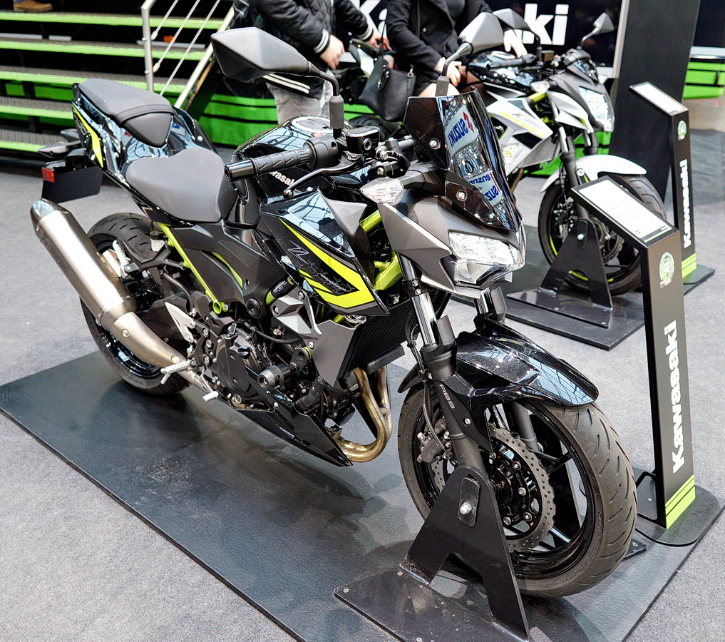 Kawasaki Z 400. Flüssigkeitsgekühlter Reihenzweizylinder mit 399ccm und 45PS (33,4kW) bei 10000U/min. Foto: BMT (Berliner Motorrad Tage) Febr. 2020