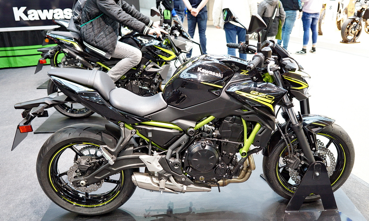 Kawasaki Z 650. Flüssigkeitsgekühlter Reihenzweizylinder mit 649ccm und 68PS (50,2kW) bei 8000U/min. Foto: BMT (Berliner Motorrad Tage) Febr. 2020