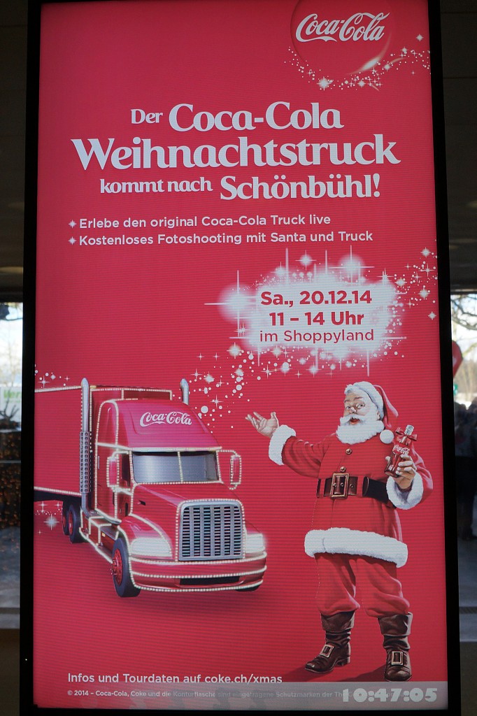 KENWORT: KENWORT Sattelschlepper als Weihnachtstruck der COCA-COLA samt Samichlaus in Schönbühl zu Gast am 20. Dezember 2014.
Foto: Walter Ruetsch