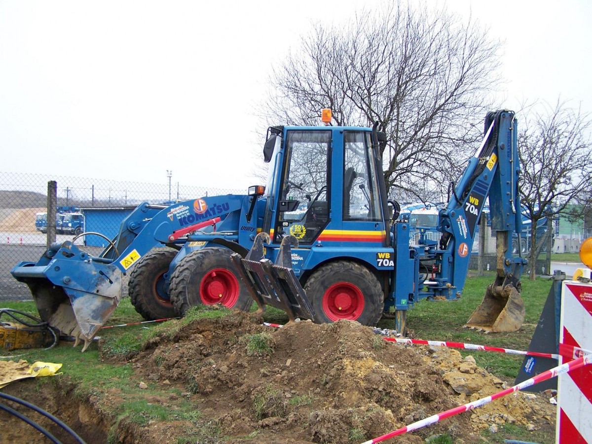 Komatsu WB 70A am 28.01.2007 in der Nähe von Luxemburg
