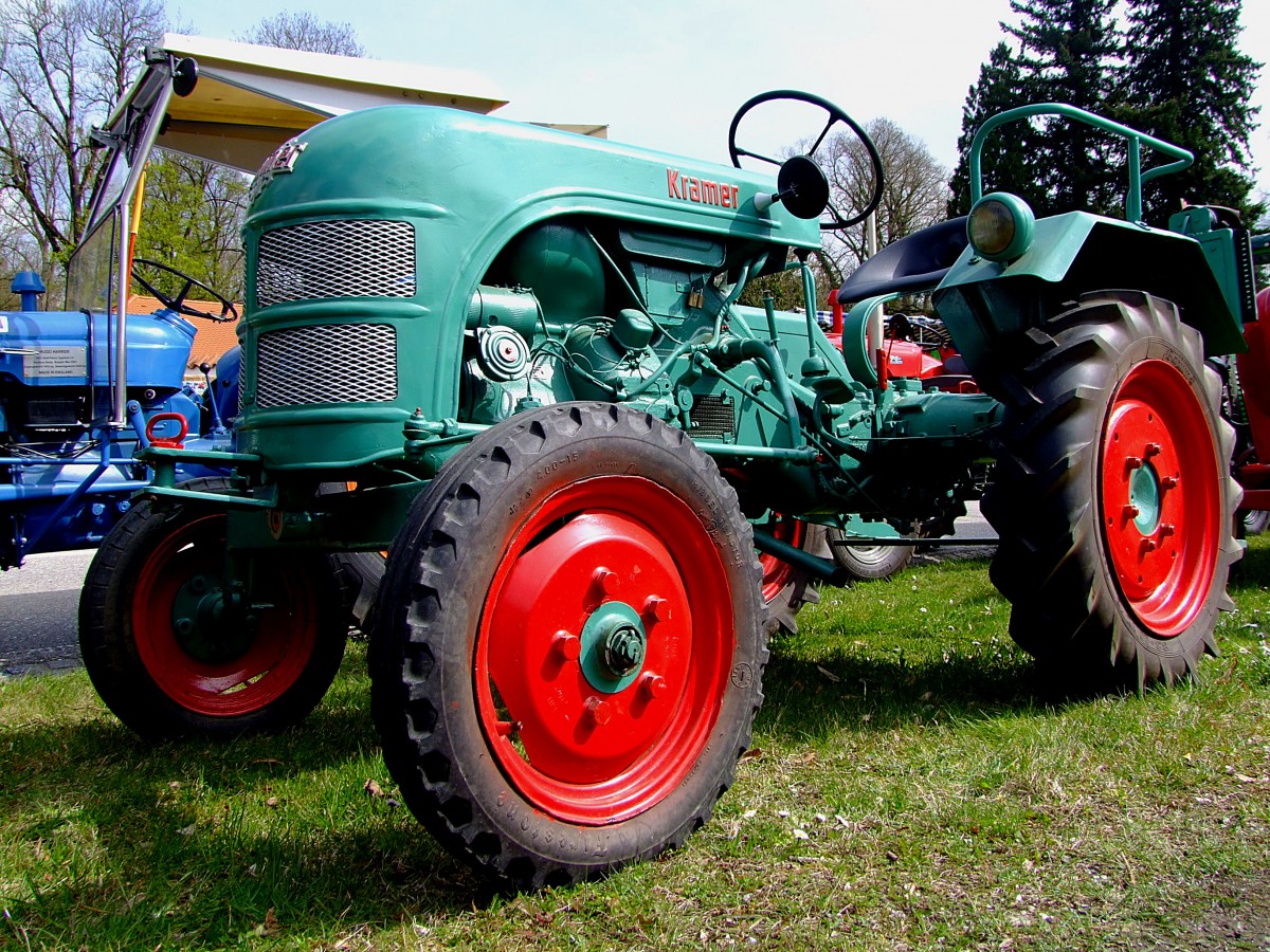 KRAMER, mit einer Leistung von 11PS, wurde im Jahr 1956 produziert, und findet sich gelegentlich bei Oldtimerveranstaltungen ein; 150412