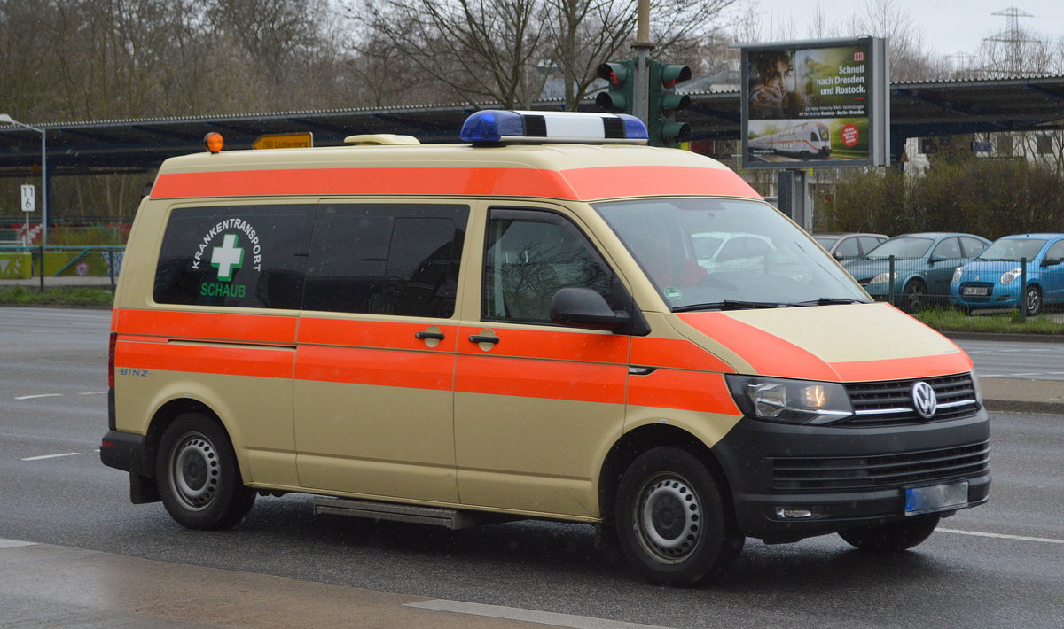 Krankentransport Schaub aus Berlin mit einem VW Krankentransportfahrzeug mit BINZ Ausbau am 13.03.20 Berlin Marzahn.