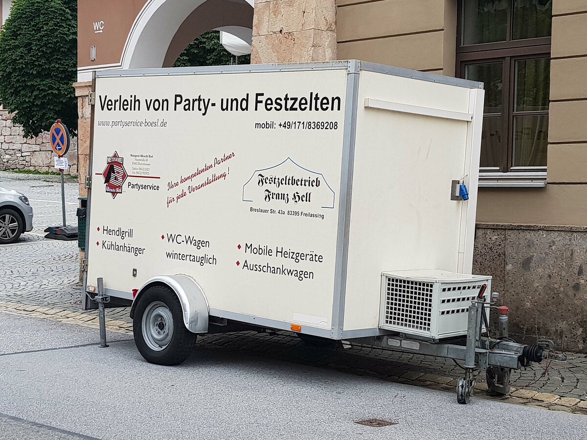 =Kühlanhänger vom Partyservice BÖSL steht im Juni 2022 in Berchtesgaden