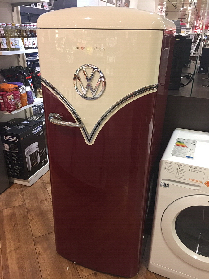 Kühlschrank der Fa. Gorenje im Retro Look einer Front eines VW Bulli. Foto:2017