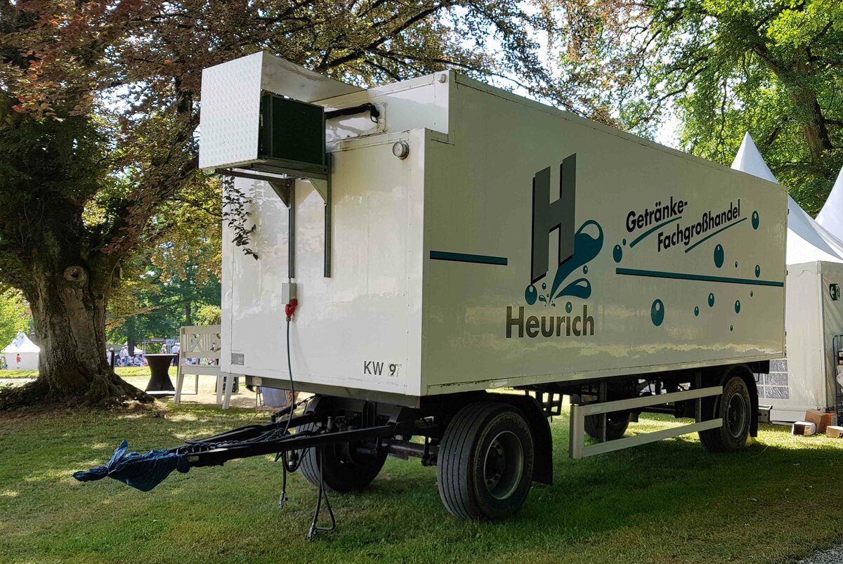 =Kühlwagen des Getränkehändlers HEURICH, eingesetzt beim Bürgerfest  200 Jahre Landkreis Fulda  auf dem Gelände von Schloß Fasanerie im Juni 2022