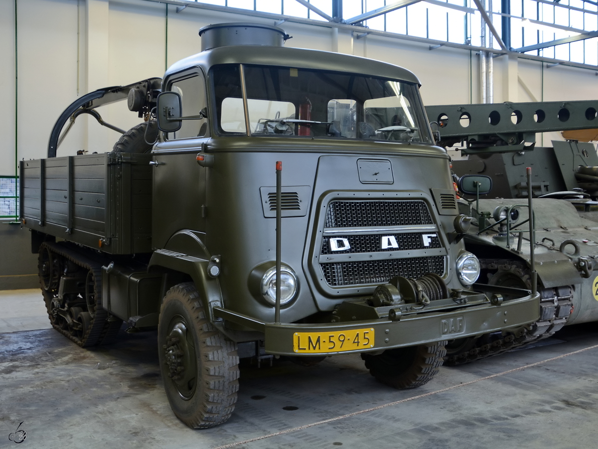 Kurze Renaissance der Halbkettenfahrzeuge - der DAF V1600 Halftrack war ein 1977 entwickelter Prototyp für die Niederländische Luftwaffe und sollte Bomben auflesen, die auf sandigen Boden abgeworfen wurden. (Nationales Militärmuseum Soesterberg, Dezember 2016)