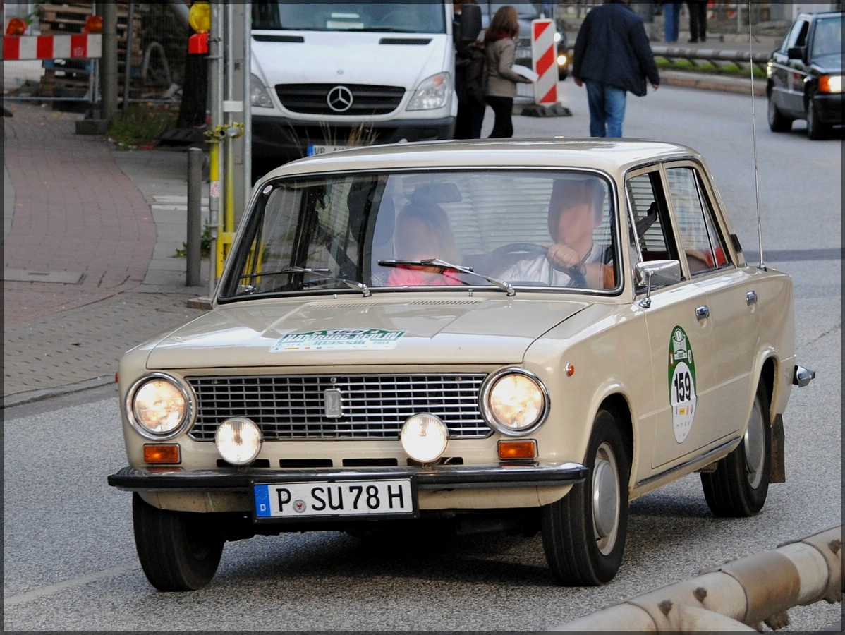 Lada 1300, Bj 1978, 1300 ccm, 69 PS, mit der Startnummer 159 der 6.Hamburg Berlin Classic, aufgenommen in Hamburg am 21.09.2013.
