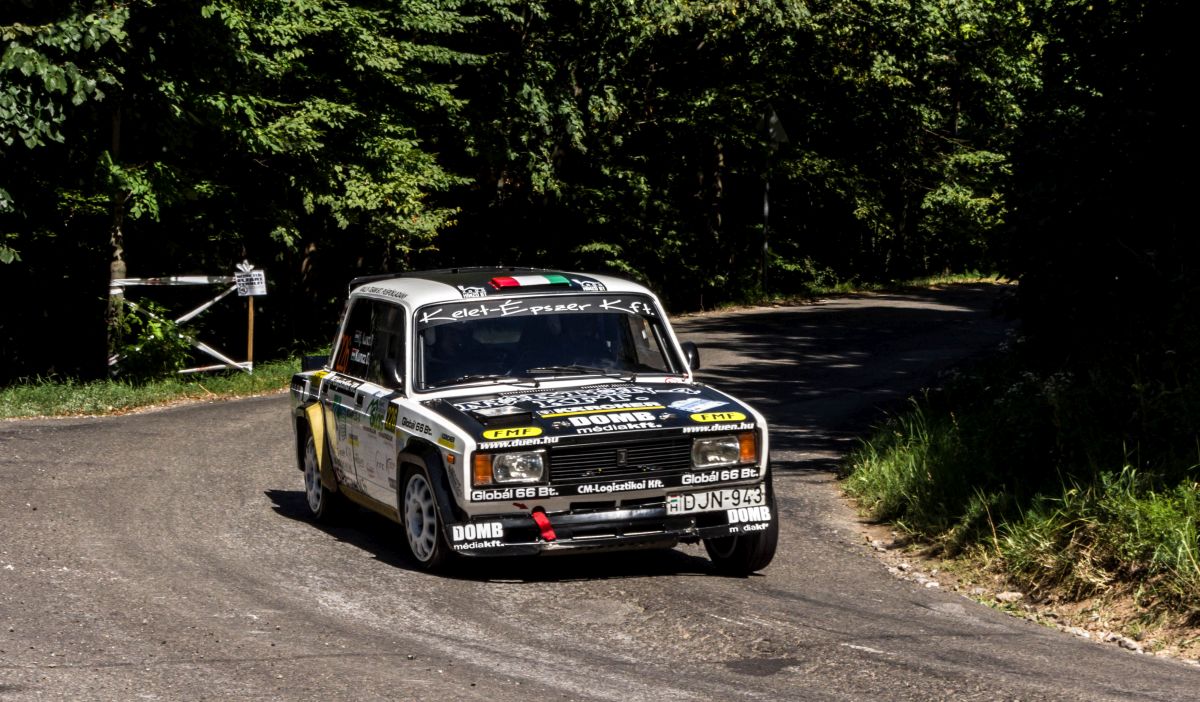 Lada VFTS kommt in die Kurve rein. Foto: 13.08.2016.