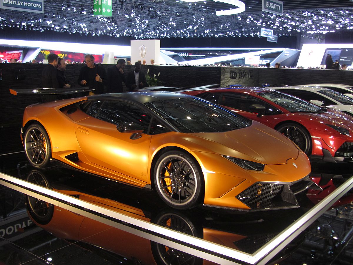 Lamborghini Huracán (DMC Omaggio), fotografiert auf dem 2015-er Autosalon Genf.