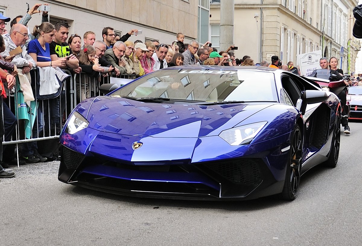 Lamborghini Huracán, in der Innenstadt von Le Mans bei der 22.Fahrer Parade am 17.6.2016
