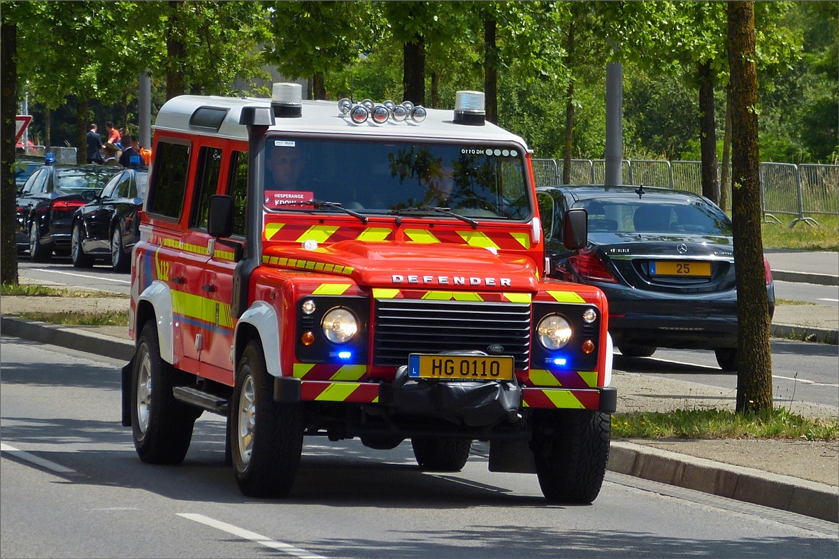 Land Rover Defender der Feuerwehr aus Hesperingen nahm an der Fahrzeugparade zum Nationalfeiertag in der Stadt Luxemburg teil. 23.06.2019