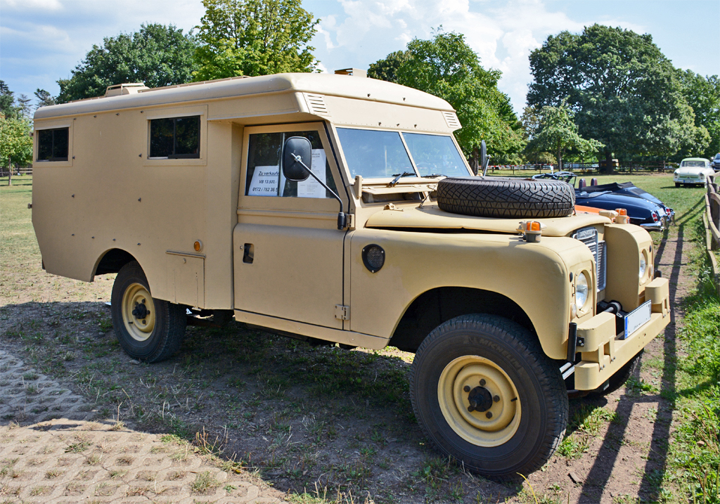 Land-Rover, ehem. Ambulance-Fahrzeug der Britischen Armee bei Zülpich 28.08.2016