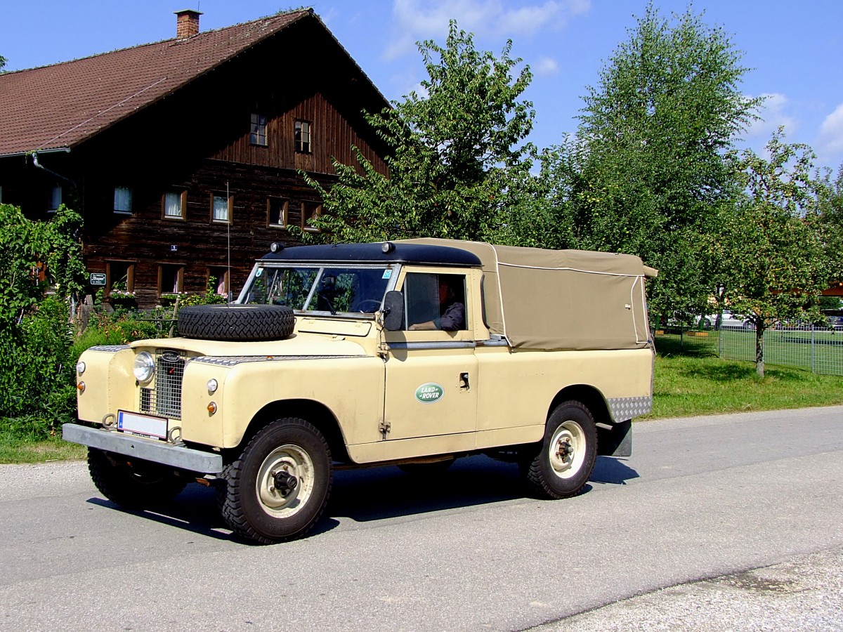 LAND-ROVER Serie-II, am Weg zur Oldtimerveranstaltung Münsteuer; 130811