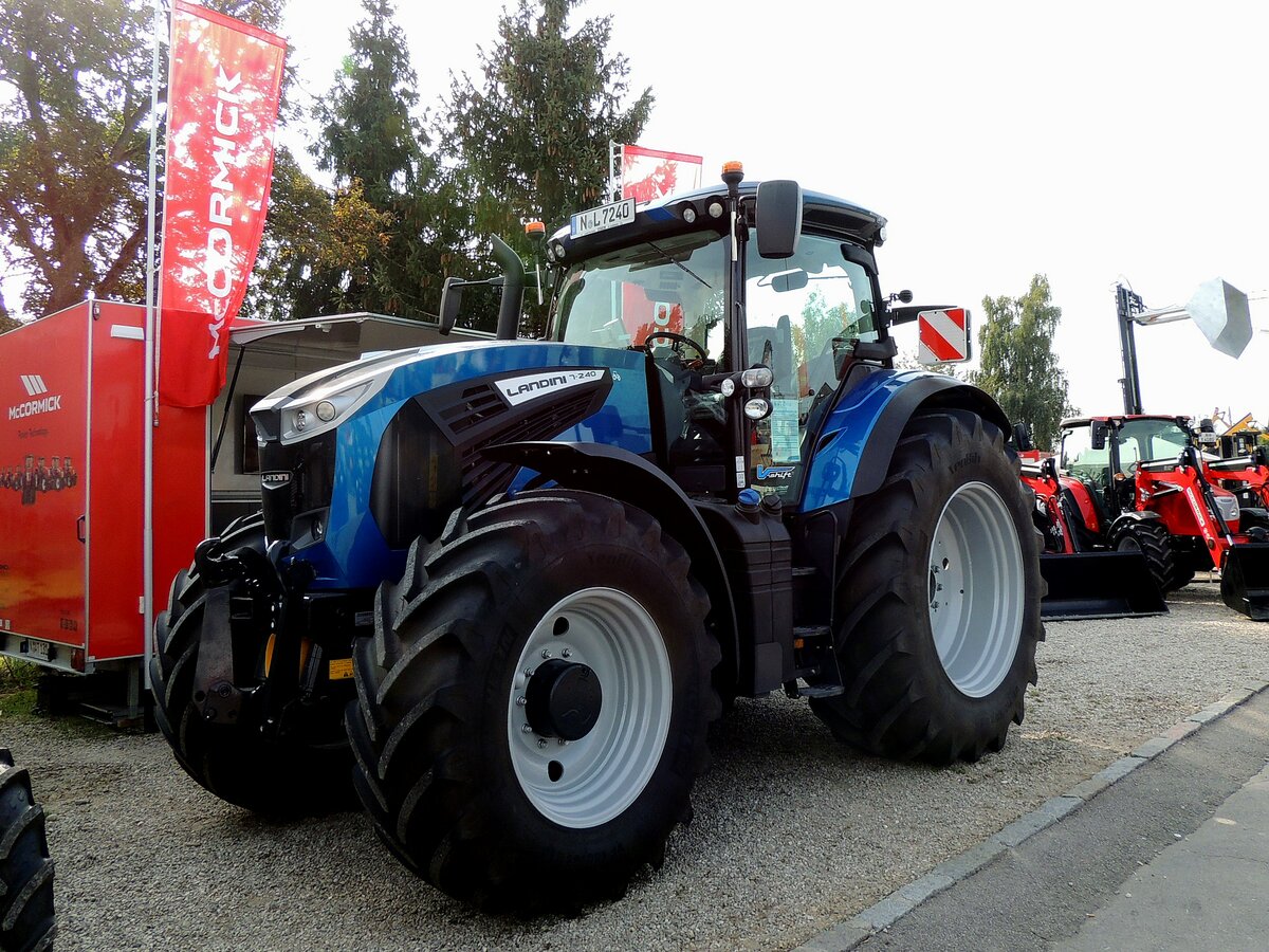 LANDINI 7-240, war anlässlich der Rieder-Landwirtschafts-Messe-21 zur Schau gestellt; 210913