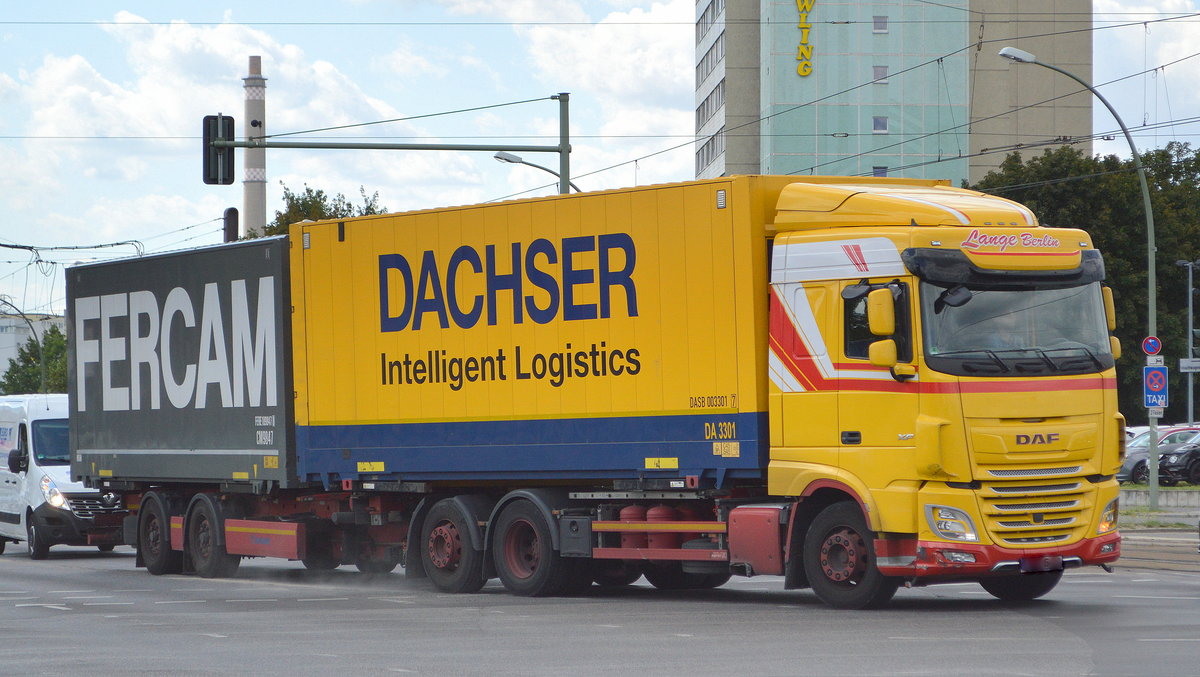 Lange Transporte und Logistik GmbH & Co. KG aus Berlin mit einem DAF XF für Wechselaufbauten + Hänger mit einer DACHSER Wechselbrücke u.a. am 29.07.20 Berlin Marzahn.
