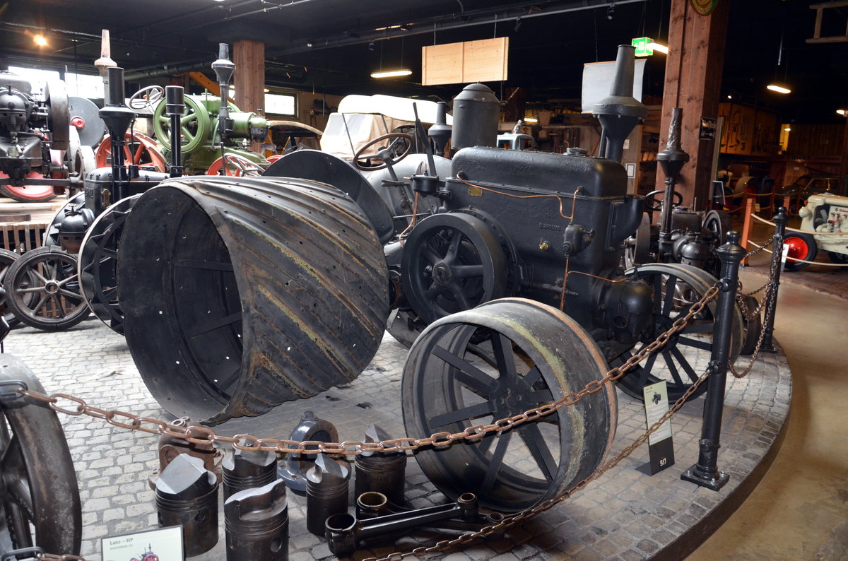 LANZ – HR Verdampfer-Traktor mit Moorbereifung.  Baujahr 1927,  22 PS, Gewicht 2600 Kg. Im Traktormuseum Uldingen-Mülhofen  am 12.06.2017