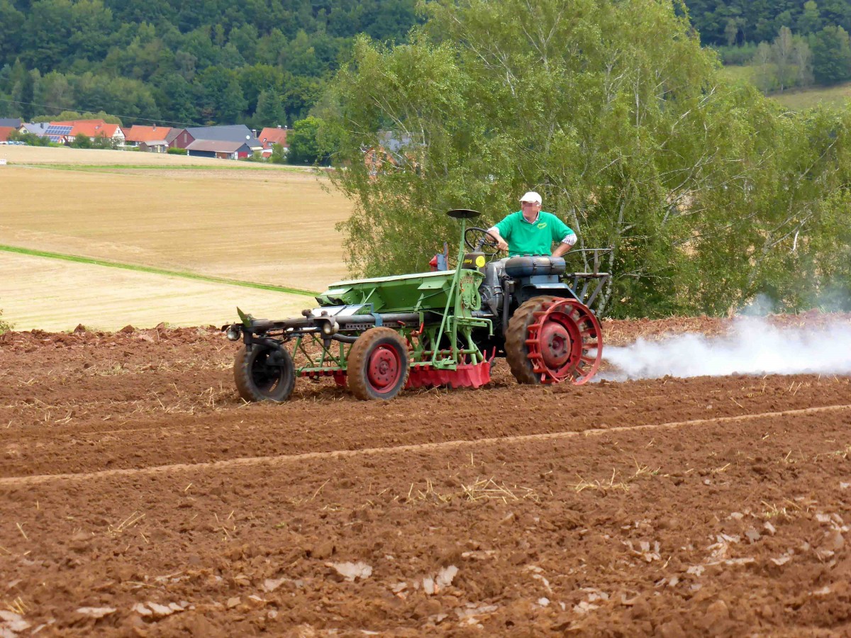 Lanz Alldog bei der Feldarbeit, gesehen beim Lanz & John Deere - Treffen in Kirchheim am See im August 2014