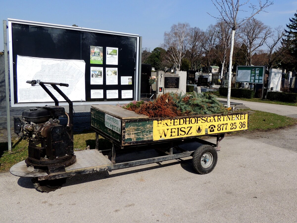Lastengefährt einer Friedhofsgärtnerei; 260310