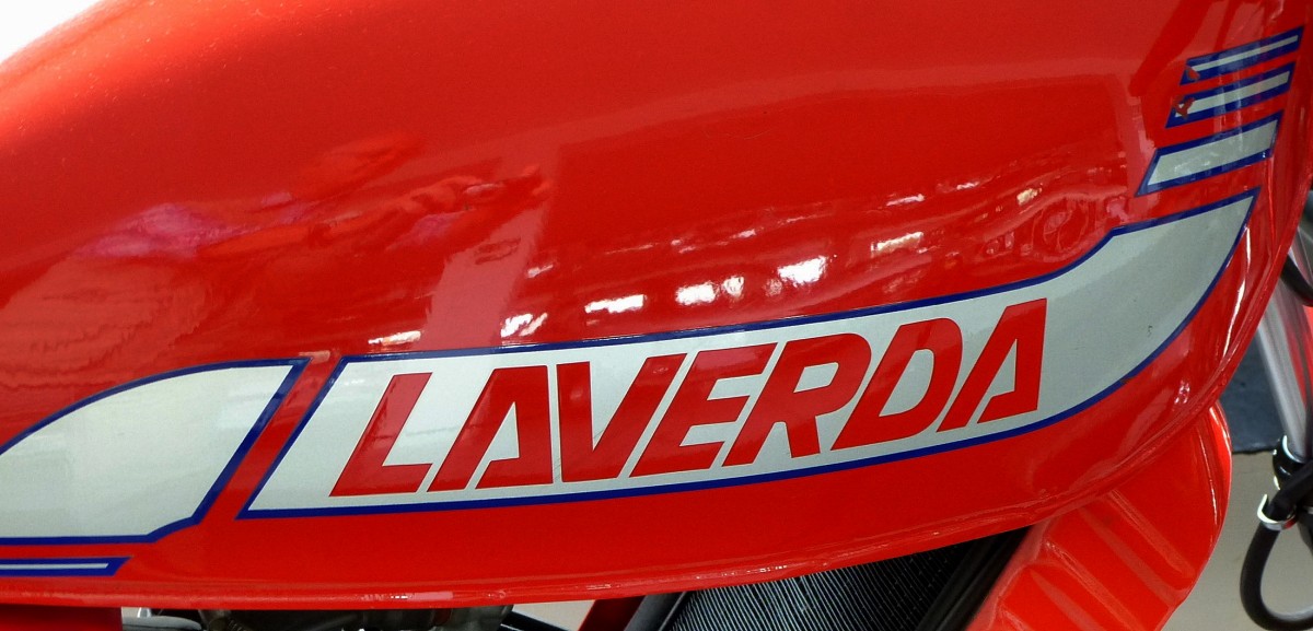 LAVERDA, Tankaufschrift an einem Motorrad, 1949 gegrndeter italienischer Motorradhersteller, 2004 wurde die Marke vom Piaggio-Konzern bernommen, Okt.2014