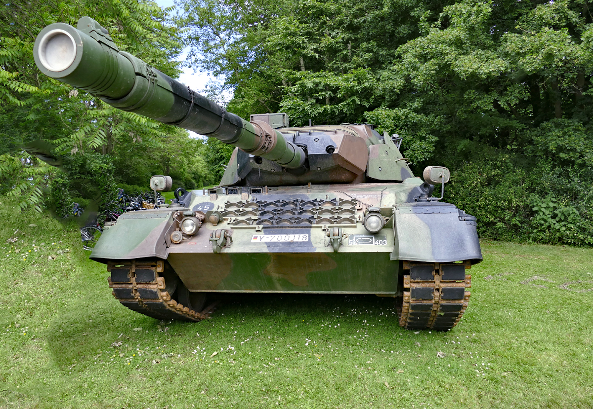 Leopard 1 A-5 - 830 PS - 105 mm Kanone, noch einmal aus alten Beständen für den Tag der Bundeswehr in Hürth reaktiviert - 10.06.2017