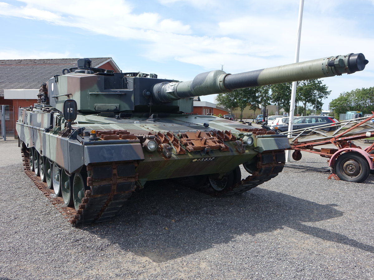 Leopard 2A5DK, MTU-Zwölfzylinder-Dieselmotor MB 873-Ka 501 mit Ladeluftkühlung und zwei Abgasturboladern, Gewicht 57 to, Rheinmetall 120-mm-Glattrohrkanone L/44 (26.07.2019)