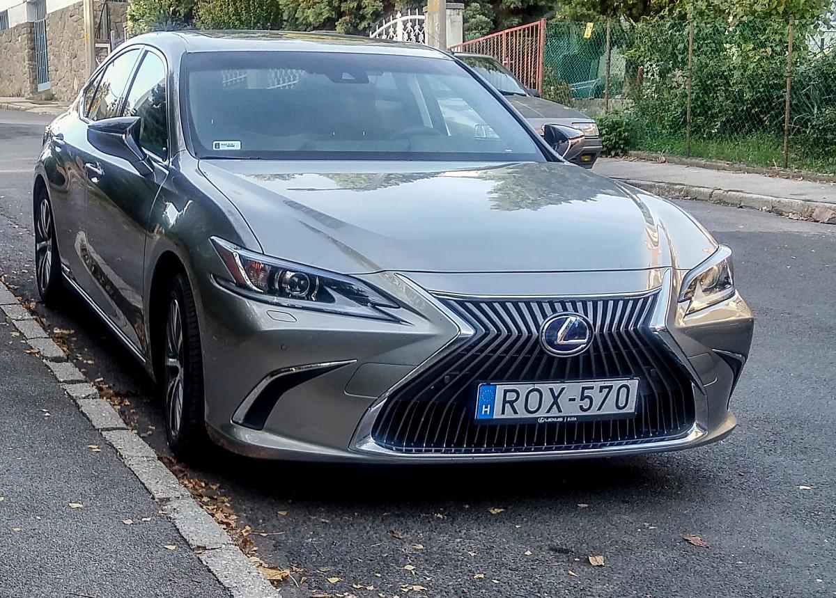Lexus LS (Pécs, Ungarn, Oktober 2019).