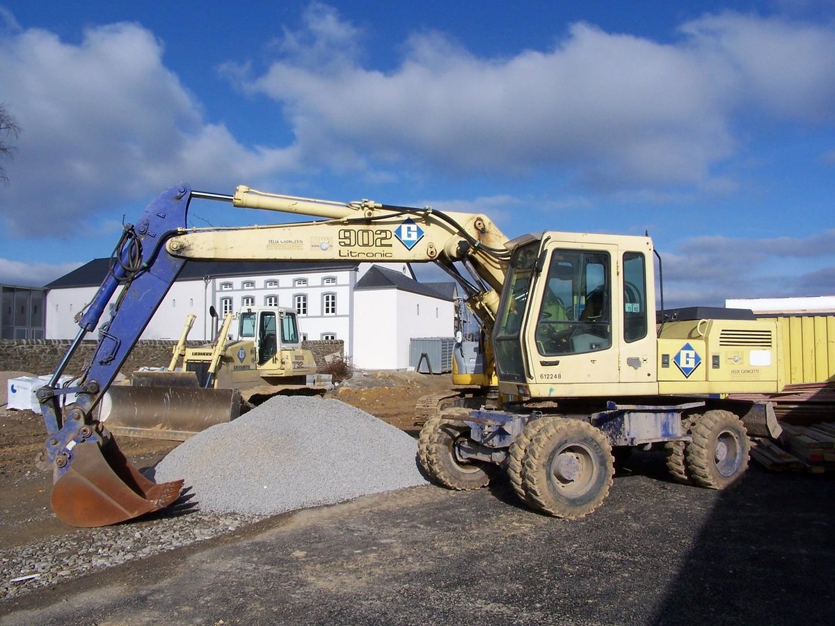 Liebherr A 902 Litronic am 04.02.2007 in Junglinster (Lux.)