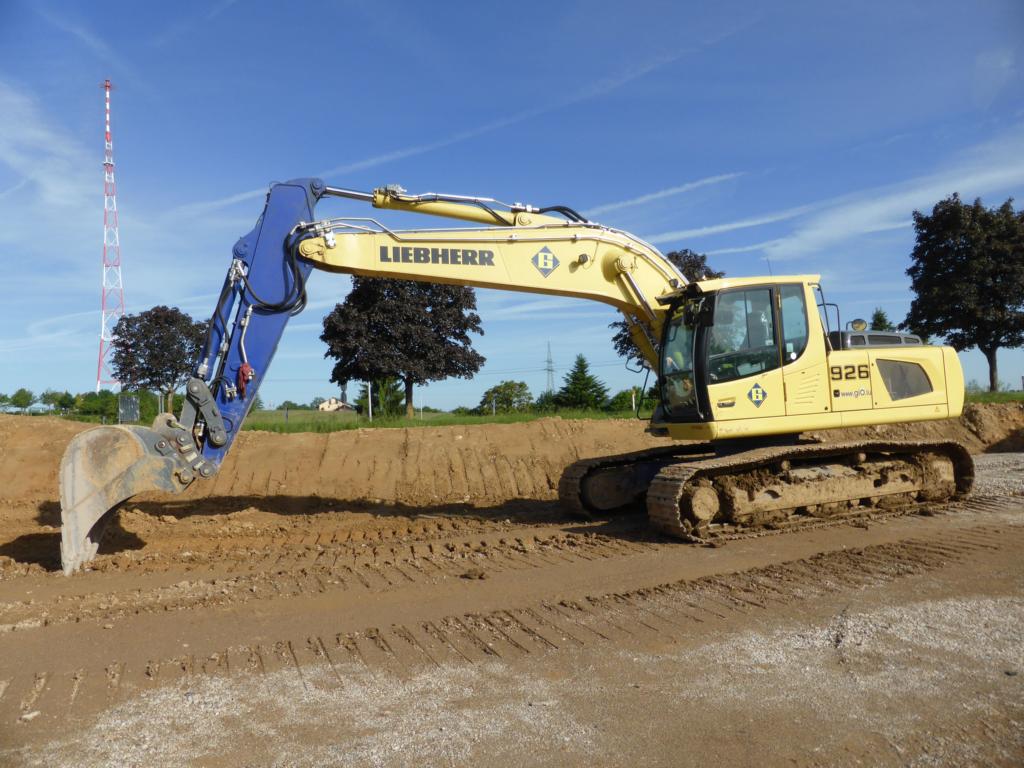 Liebherr R 926 LC Litronic eingesetzt beim Bau der Umgehungsstraße ...