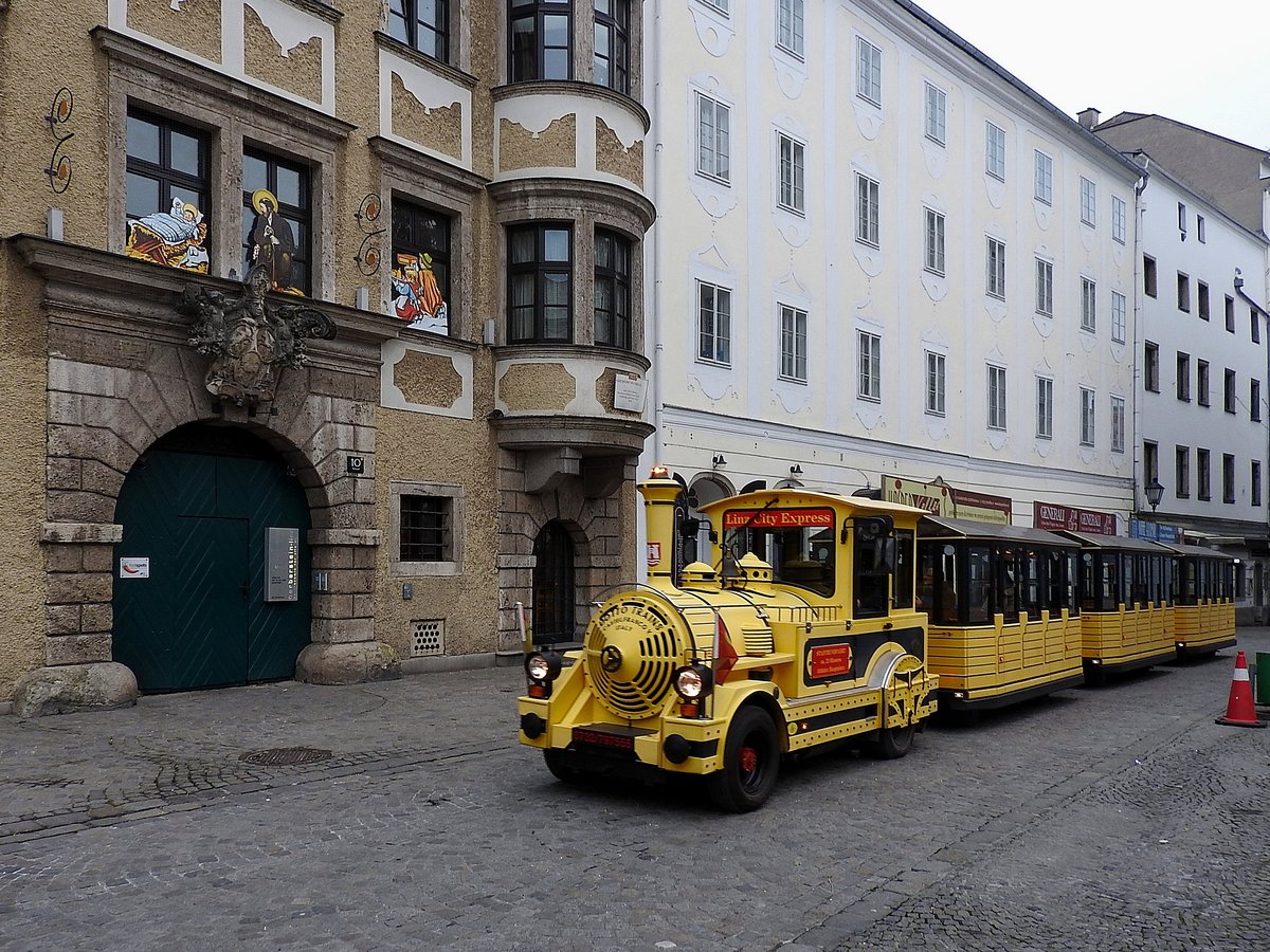 LINZ-City-Express, durch die vorweihnachtliche Linzer Innenstadt; 161205