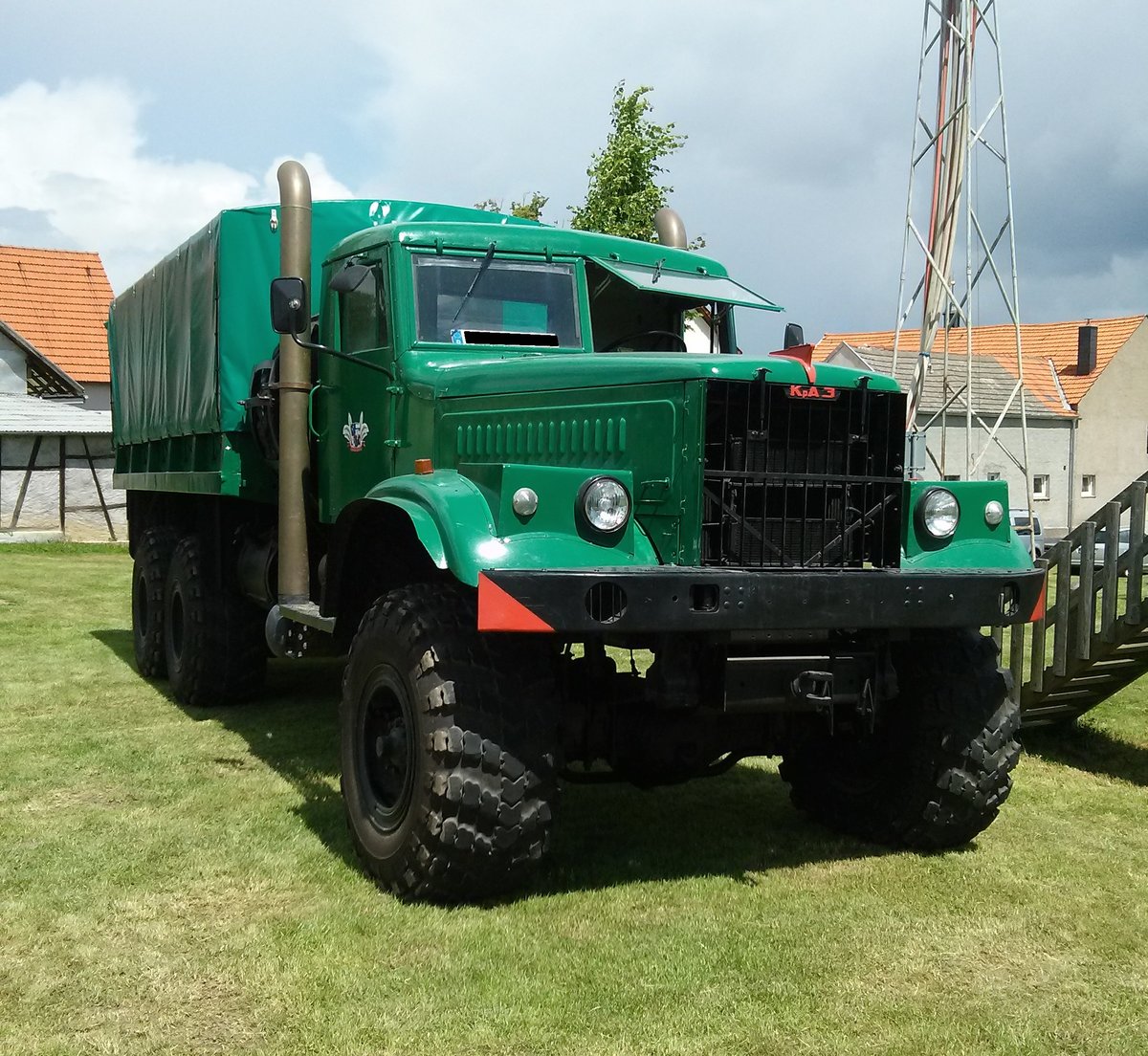 LKW KRAZ 255 B Pritsche wurden bei der NVA und Grenztruppen der DDR Eingesetzt Bild habe ich in Freienbessingen am 28.06.2017 gemacht.