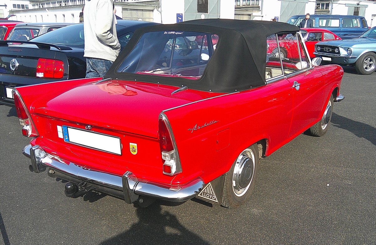 Lloyd LP900  Arabella  Cabriolet in der Heckansicht. Oldtimertreffen an Mo´s Bikertreff in Krefeld am 08.03.2026.