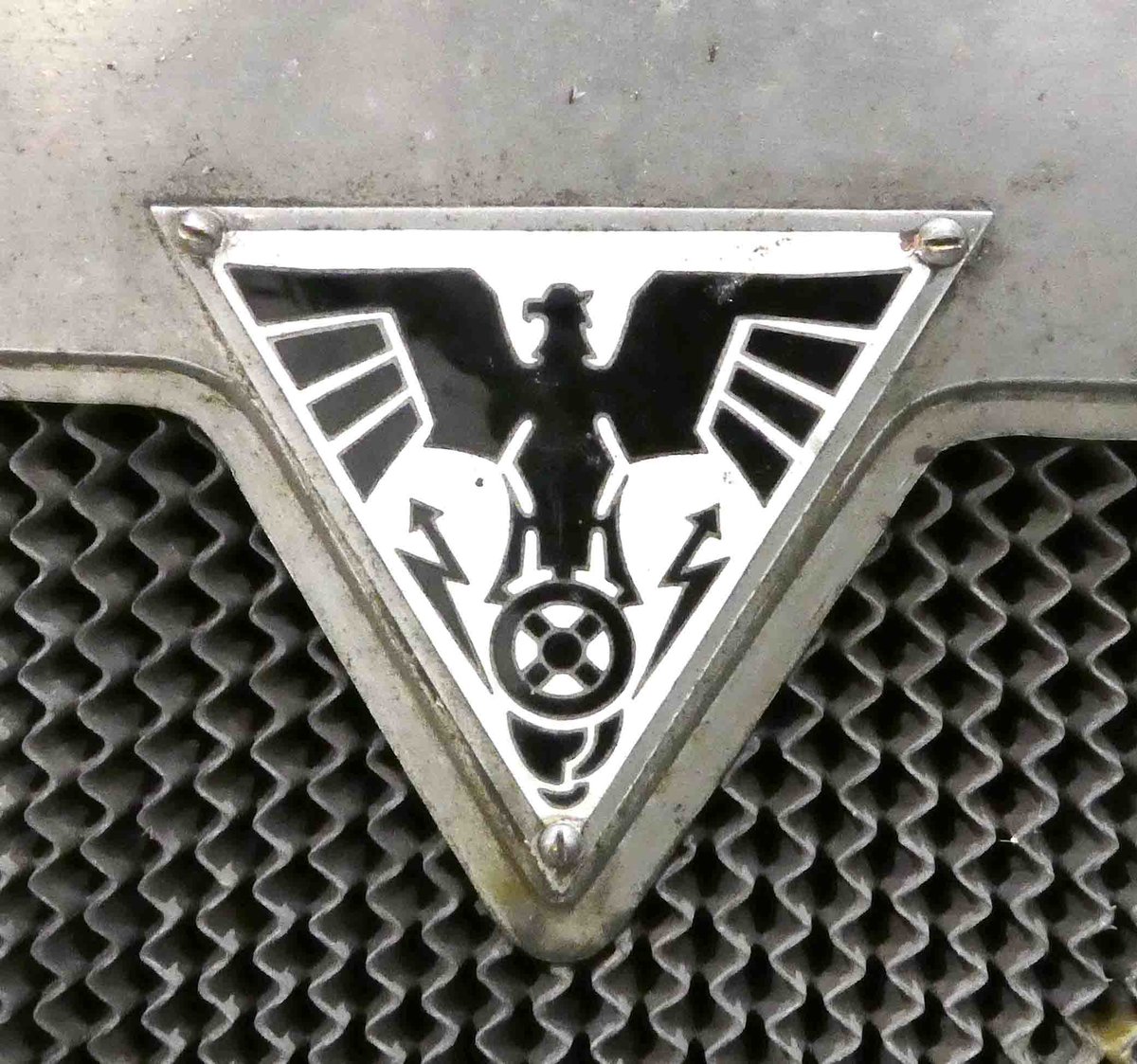 =Logo des Adler 625, Bj. 1927, gesehen bei dem Veterama 2016 in Mannheim, Juli 2016